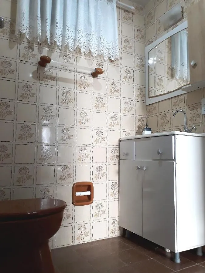 Ótima localização, com estacionamento, ar condicionado, wi-fi e Netflix! 400 metros da praia! Balneário Camboriú Apartamento
