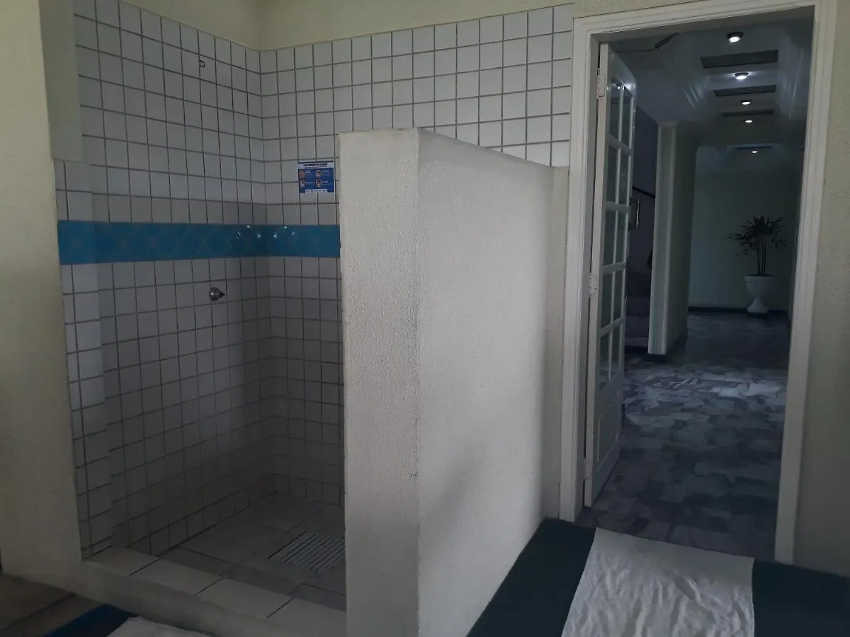 Ótima localização, com estacionamento, ar condicionado, wi-fi e Netflix! 400 metros da praia! Balneário Camboriú